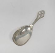 Silver caddy spoon in the Art Nouveau style, Sheffield 1966, Gee & Holmes, with pierced sinous
