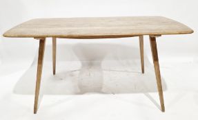 An Ercol pale elm and beech Windsor dining table, model no. 382, 71cm high x 153cm long x 76cm