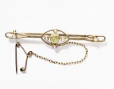 Edwardian yellow metal brooch set with a single citrine flanked by four small seedpearls and a