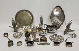 Mixed lot of silver plate and metal items including a sugar shaker, matching sugar bowl and milk