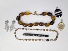 Collection of jewellery items including a banded agate oval pendant, 5cm high, a mixed agate