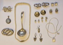 Collection of mainly silver jewellery items including a sterling silver and paste brooch in the form