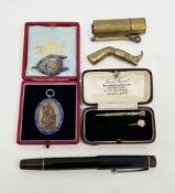 Mixed lot of small objets de vertu including cased Royal Arsenal amateur athletic sports 1906