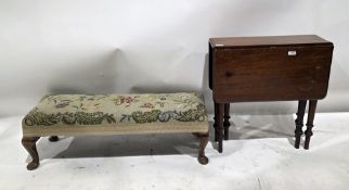 Early 20th century mahogany small gateleg table with rectangular flaps, on turned tapering legs,