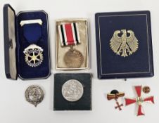 Cased Order of Merit of the Federal Republic of Germany in the form of a red enamel cross with a