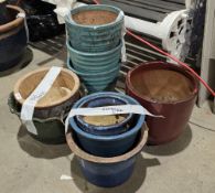 Assorted garden pots including glazed terracotta examples (10)