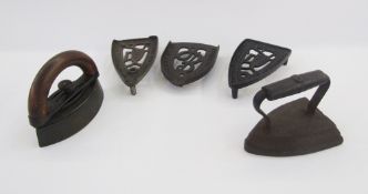 Coalbrookdale Iron Co Boyertown PA.USA iron with cast iron base and turned wooden removable
