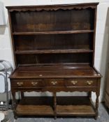 George III small oak dresser, the moulded cornice with shaped frieze over two plate shelves with