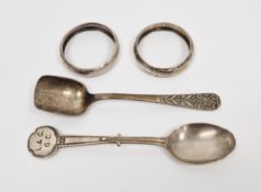 Pair of silver napkin rings of slim circular form, a silver sugar shovel with floral decorated