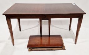 Edwardian Sheraton Revival inlaid mahogany extending dining table, the rectangular top with