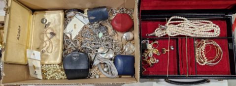 Mixed lot of costume jewellery including Miglio belcher style chain, simulated pearls, brooches,