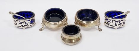 Pair of George III silver circular salts by I S & A N, London 1766, of plain form with beaded