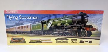 Hornby R1072 00 gauge train set Flying Scotsman containing LNER Flying Scotsman Locomotive, two LNER