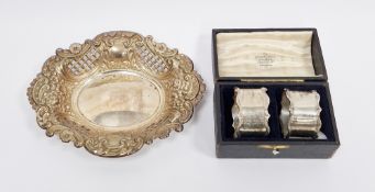 Elizabeth II silver bon bon dish, pierced and moulded foliate borders, hallmarked London 1975 by