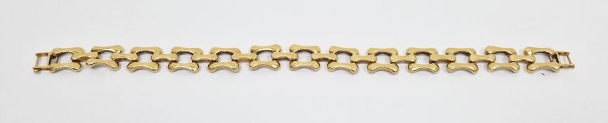 Continental 22ct gold bracelet formed of bone-shaped links, marked 916, 22.1g approx