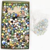 Large collection of glass marbles, of various sizes and colours, largest 2.2cm diameter