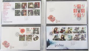 GB Stamps: With mint decimal face value £900+, well presented QEII collection in bespoke Lindner and