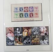 GB Stamps: With mint decimal value £800+, well presented QEII collection in a bespoke Lindner and