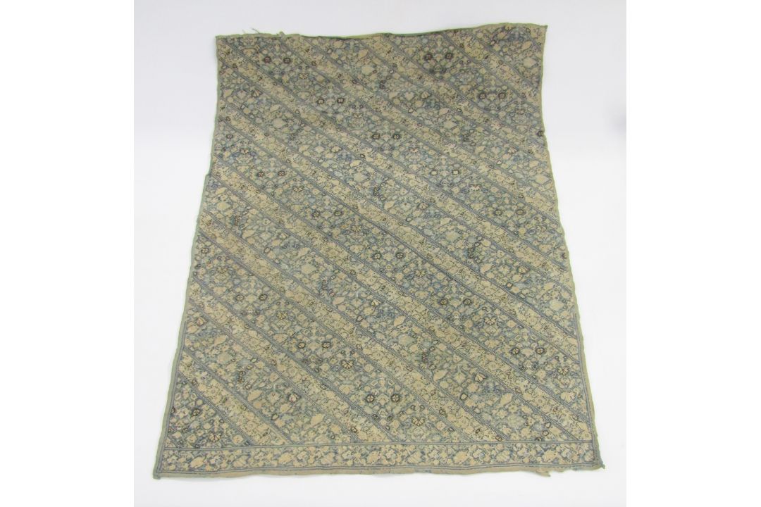 Textile Persian Safavid, early 18th century, the Persian Safavid period ended in 1722 due to - Image 1 of 3
