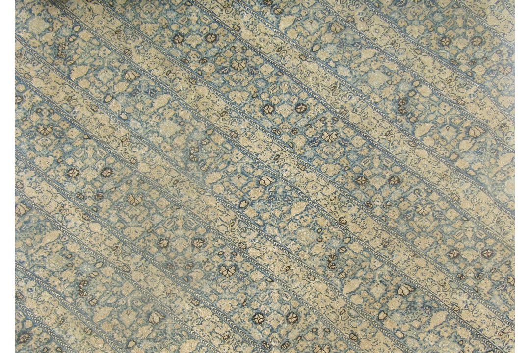 Textile Persian Safavid, early 18th century, the Persian Safavid period ended in 1722 due to - Image 3 of 3