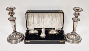 Silver three-piece condiment set, Birmingham 1955, comprising mustard pot, salt and pepperette,