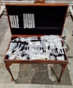 Sheffield EPNS canteen of cutlery, approximately 12 settings in Kings pattern, including: knives,