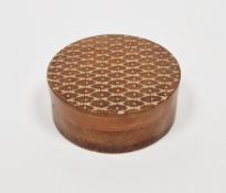 Horn and pique gold-coloured circular snuff-box, late 18th century, the cover inset with allover