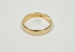 9ct gold wedding band, finger size Q½, 2.4g approx