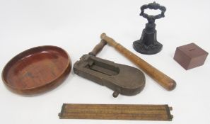 Victorian Archibald Kendrick & Sons cast iron doorstop stamped 466, 20cm high together with early