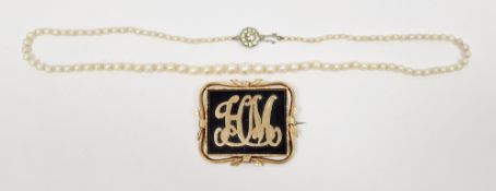 19th century gold-coloured brooch, the chased and engraved frame bearing a rectangular onyx tablet