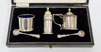 Silver three-piece condiment set with blue glass liners and two salt spoons, Birmingham 1930 and