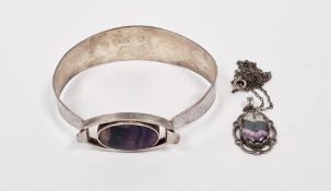 Ralph Weston silver  and bluejohn bangle, the removable head set with an oval bluejohn, hallmarked