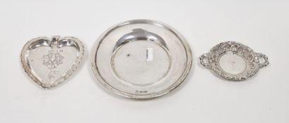 Silver circular dish by The Alexander Clark Manufacturing Company, Birmingham 1909, 15cm diameter, a
