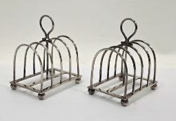 Pair of Edwardian Scottish silver five-bar toastracks by Hamilton & Inches, Edinburgh 1908, of plain