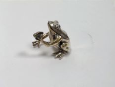 Scottish silver novelty box by Hamilton & Inches, Edinburgh 2001, modelled as a seated frog
