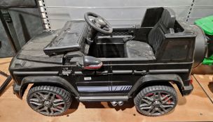 Child's 12V Mercedes Benz G63 ride-on jeep, 54cm high x 107cm long