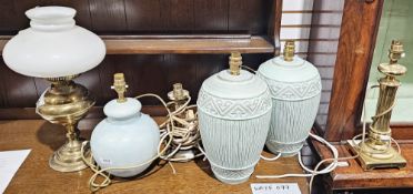 Two pairs of ceramic aqua blue table lamps, tallest 36cm high, two brass column table lamps and a