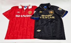 Manchester United 1993/94 season home and away shirts, size M (2)