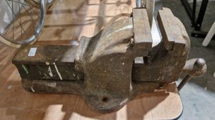 Samsonia Perfect bench vice together with another vice