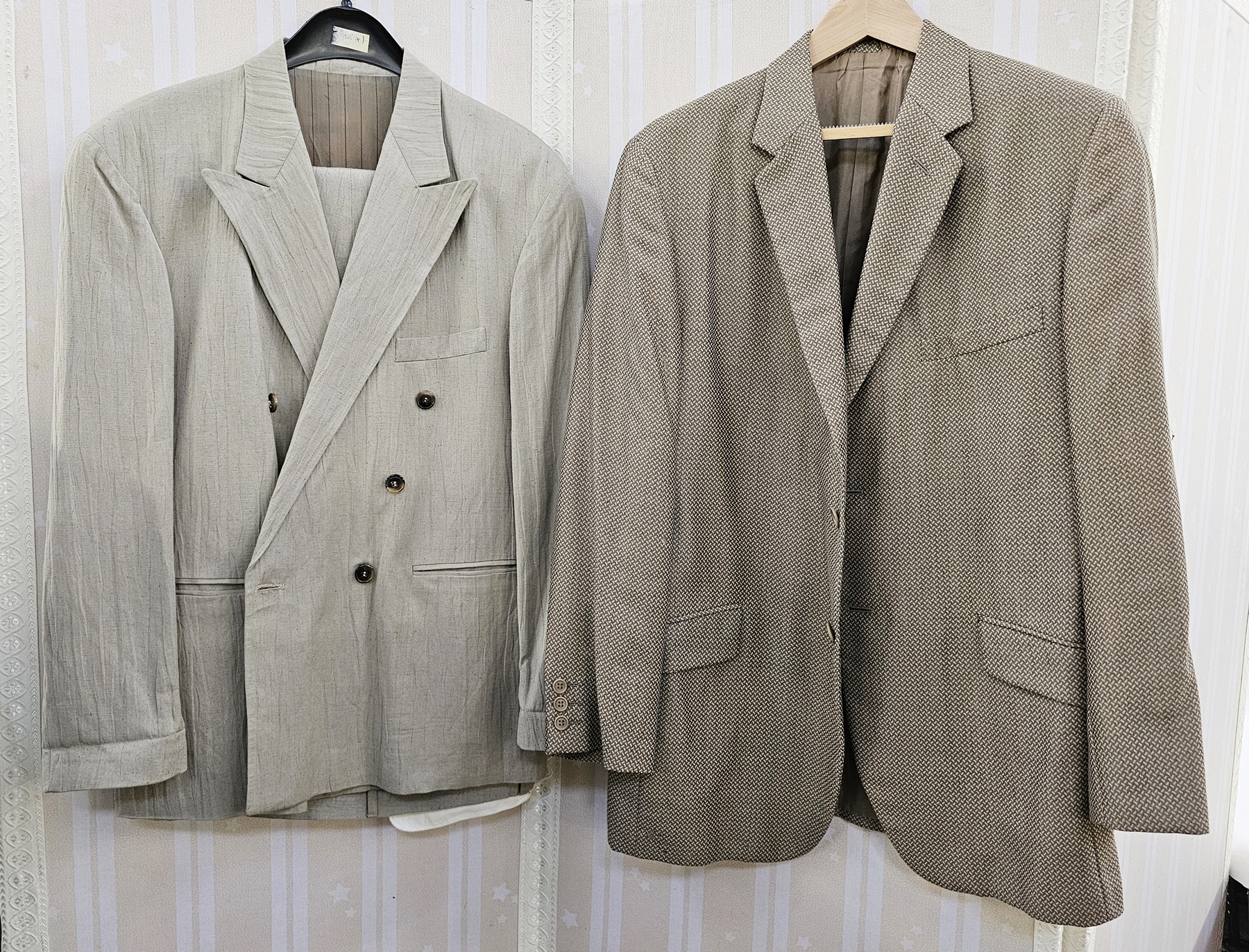 A lightweight linen gent's suit labelled Luiggi Diffusion, 40-42", a silk patterned jacket