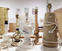 Modern pottery table lamp and four further table lamps (5)