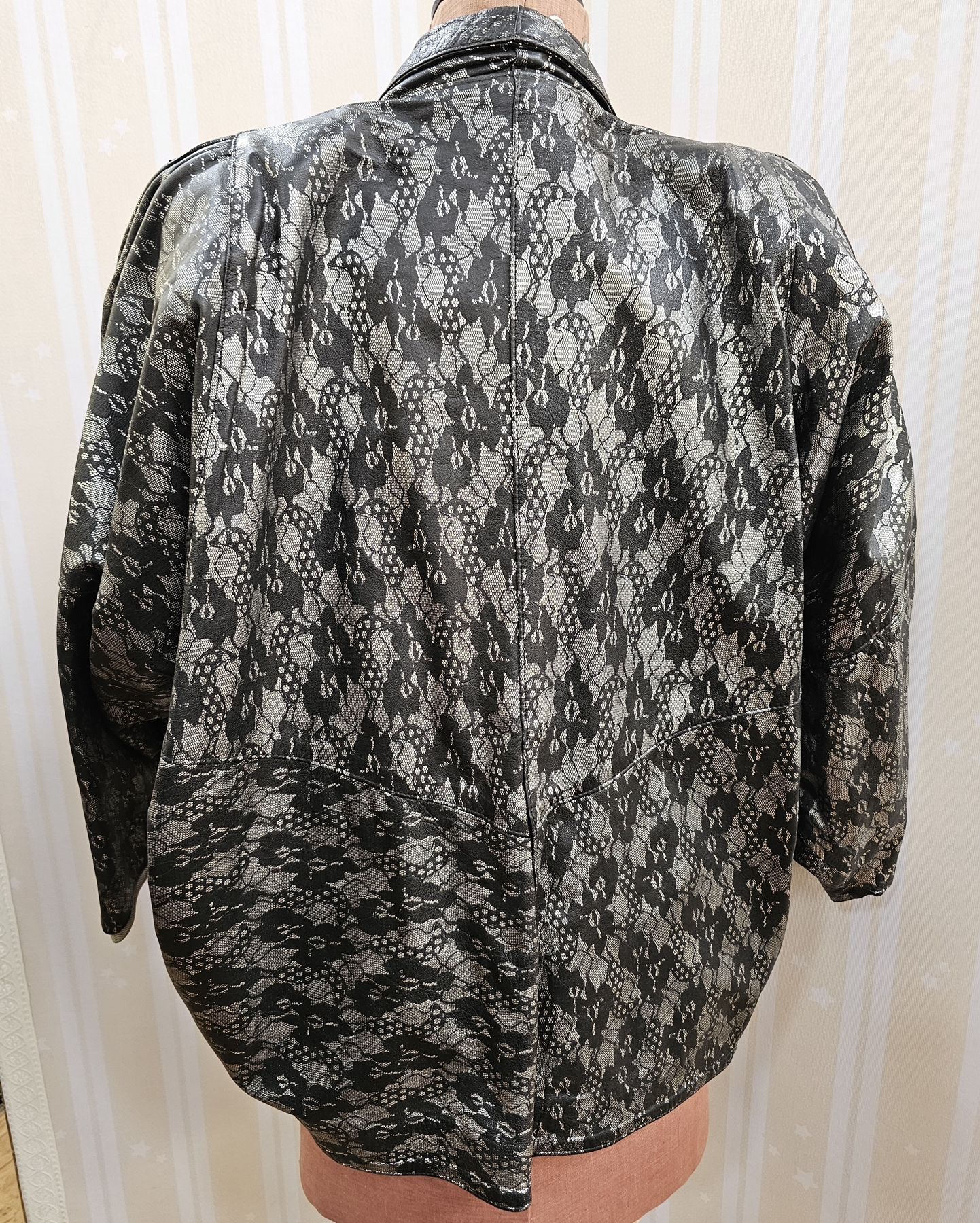 Vintage crepe coat labelled Carling with faux-leopardskin collar and cuffs, a Leana lady's coat - Image 6 of 7