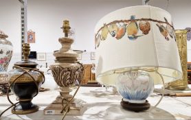 Wooden urn-shaped table lamp and two further table lamps (3)