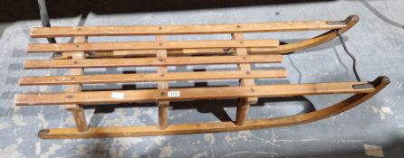 Vintage slatted wooden sledge/toboggan by Davos, 112cm long