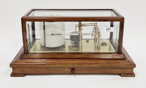 Early 20th century Negretti & Zambra Regency barograph R/41188, the mahogany case with bevel glass