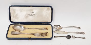 George V cased silver spoon and fork set, Sheffield 1935, Walker & Hall, Hanoverian pattern engraved
