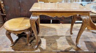 Early 20th century Anglo-Indian teak low table or jardinière stand of circular form on carved
