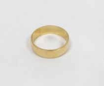 18 ct yellow gold wedding band, hallmarked 18, size K, 3 grams