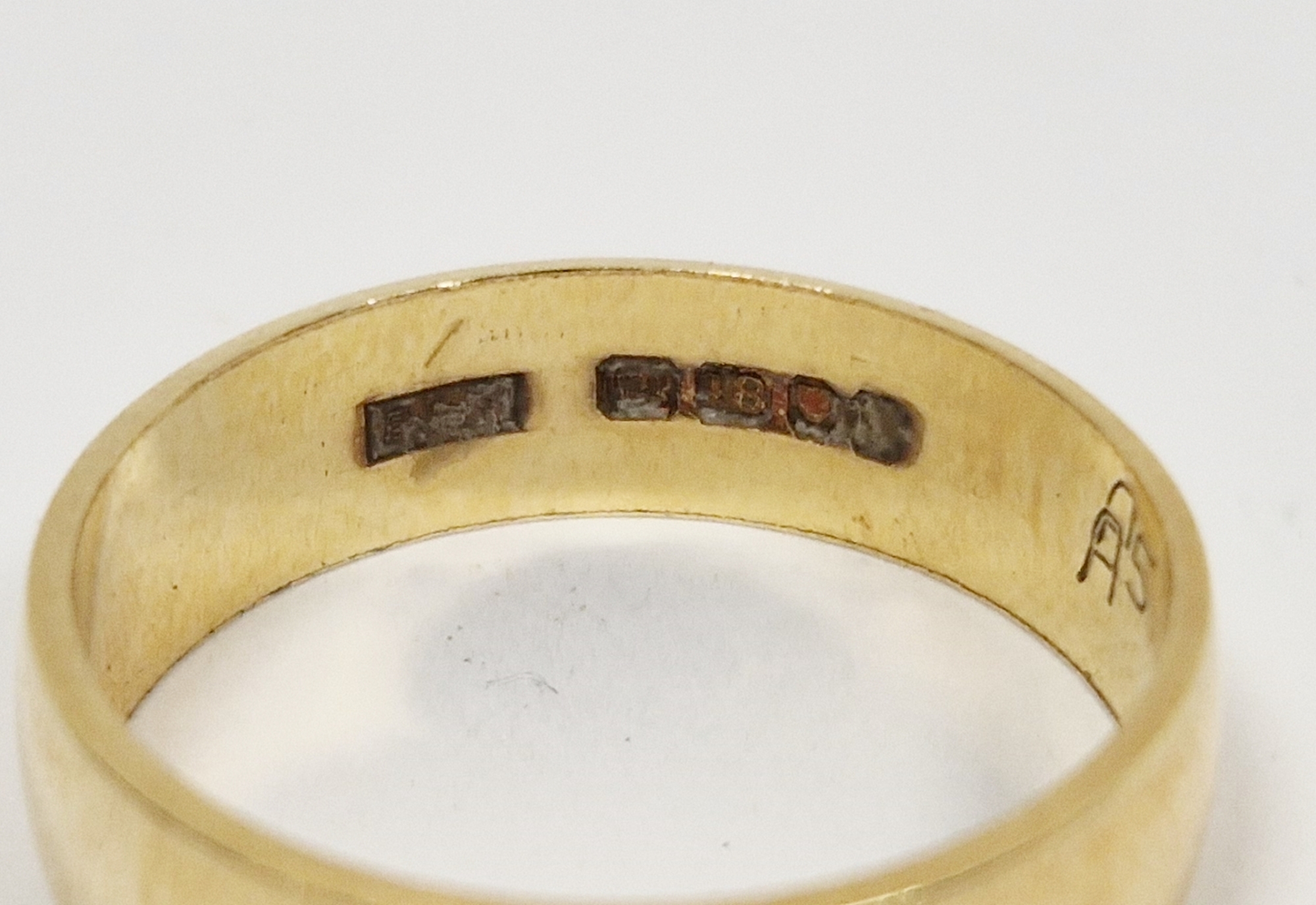 18 ct yellow gold wedding band, hallmarked 18, size K, 3 grams - Image 2 of 2