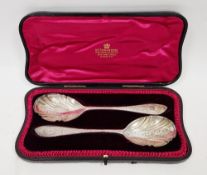 Edward VII cased set of two silver fruit spoons, London 1904, Josiah Williams & Co, the fluted bowls